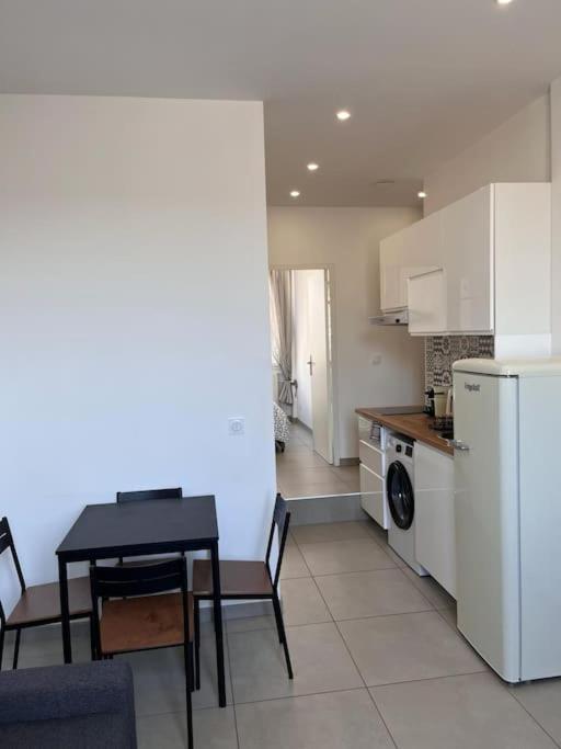 Le Pressense 2 Apartment Venissieux Exterior photo